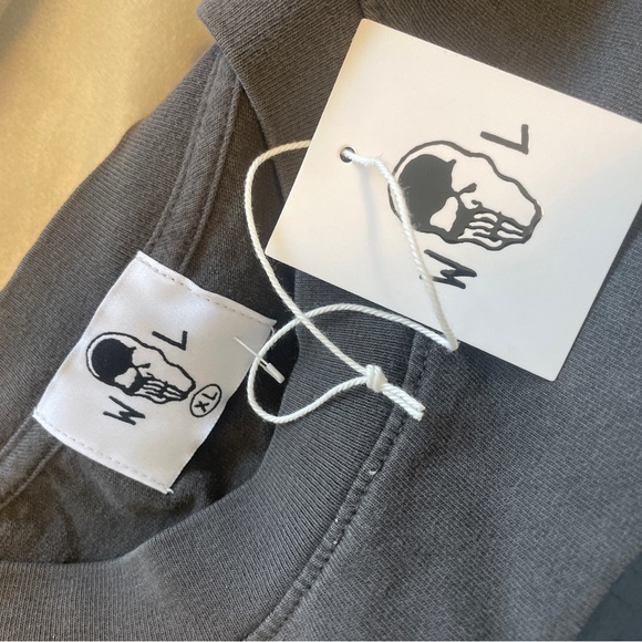 Limited Edition - Like new with tags attached - Picture 2 of 2